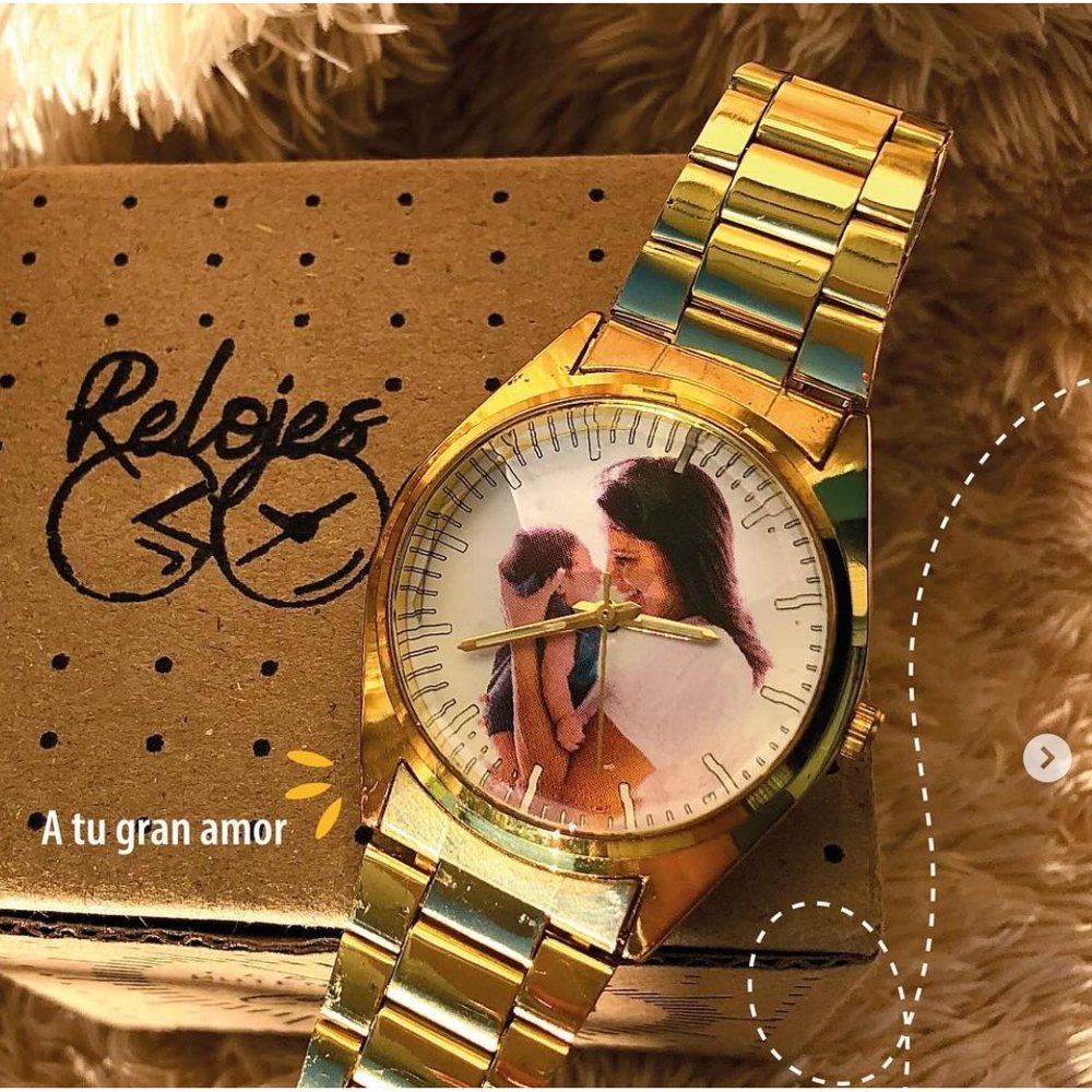Reloj Metálico Dorado